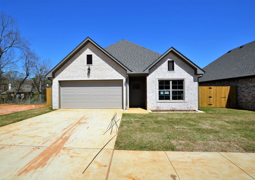 829 Lindsey Ln in Whitehouse, TX - Building Photo
