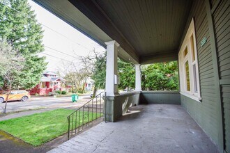 4725 NE 18th Ave in Portland, OR - Building Photo - Building Photo