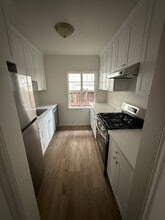 1114 Capuchino Ave in Burlingame, CA - Building Photo - Building Photo