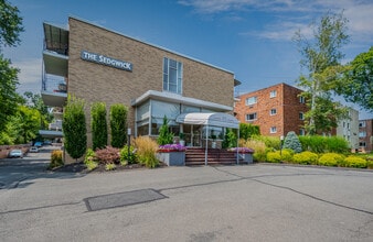 115 S Main St in West Hartford, CT - Foto de edificio - Building Photo