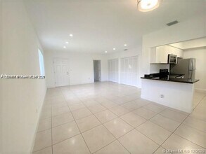 3400 S Le Jeune Rd in Miami, FL - Building Photo - Building Photo