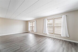 2847 Mammoth Ct in Las Vegas, NV - Building Photo - Building Photo