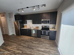 200 E Thomas Rd, Unit 1 in Phoenix, AZ - Foto de edificio - Building Photo