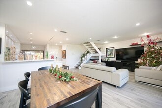 3322 Torremolinos Ave in Doral, FL - Foto de edificio - Building Photo