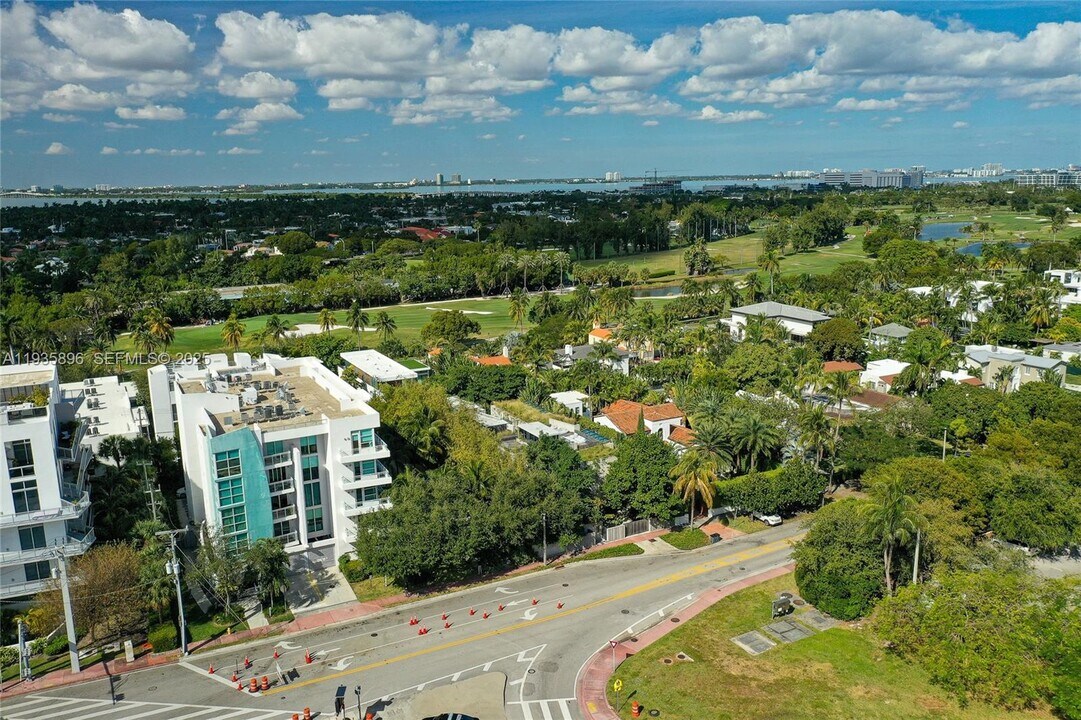 2020 Prairie Ave, Unit 202 in Miami Beach, FL - Building Photo