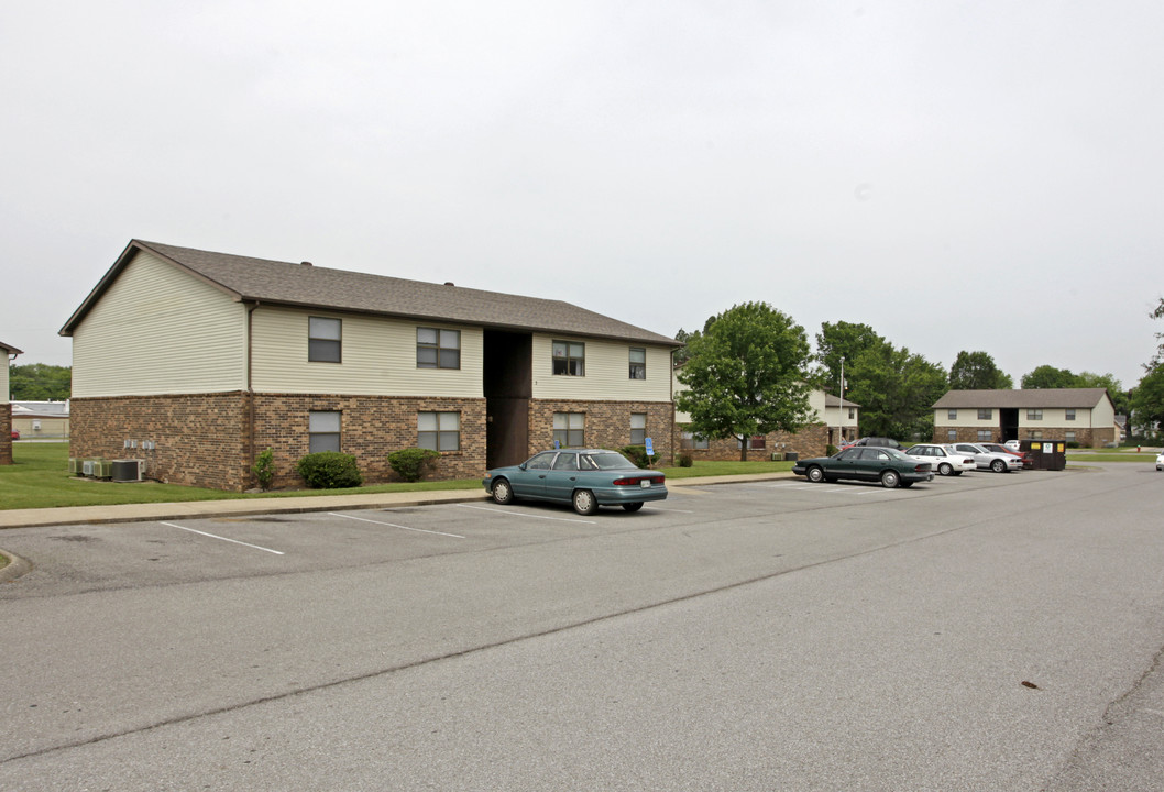 Sunset Village Apartments in Clarksville, TN - Building Photo