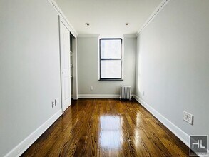 Avenue A in New York, NY - Building Photo - Building Photo