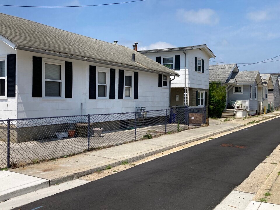 610 Wisteria Rd in Atlantic City, NJ - Building Photo