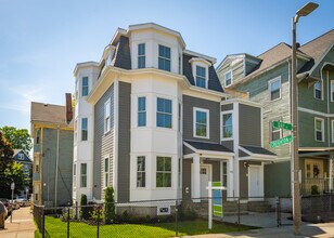 68 Day St, Unit 2 in Boston, MA - Foto de edificio - Building Photo