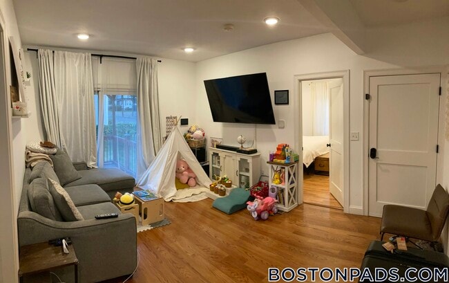 30 Taunton Ave