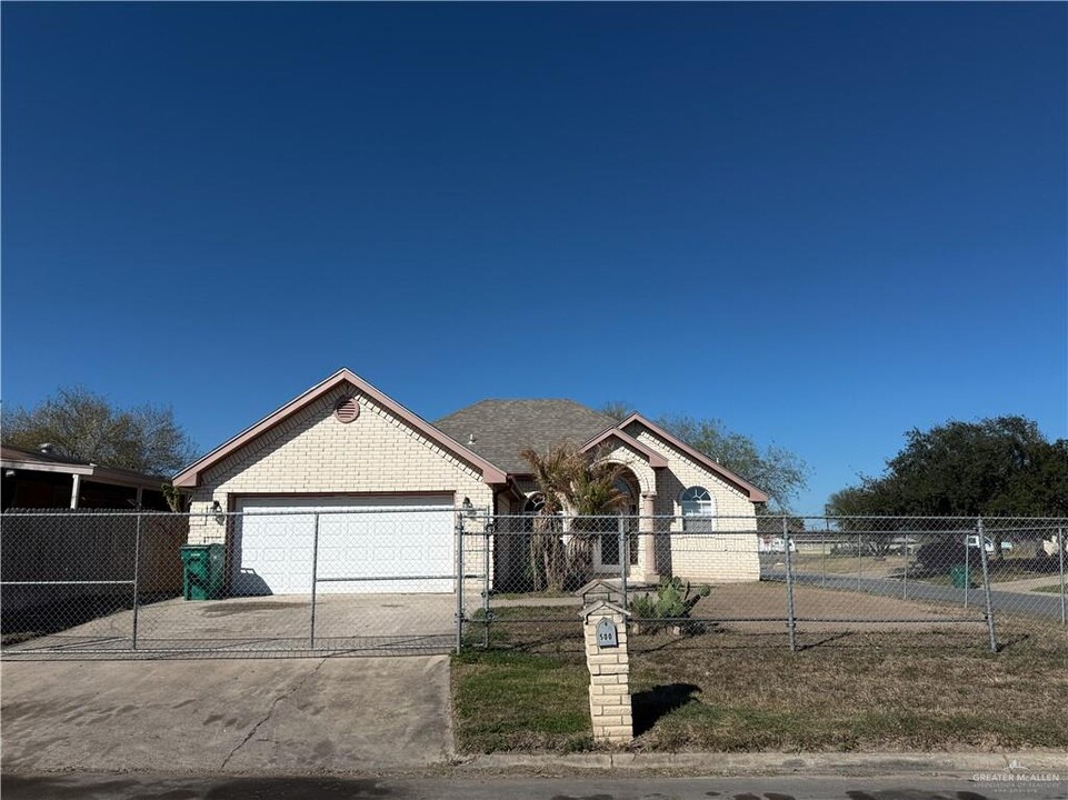 500 W Dove Ave in Pharr, TX - Building Photo