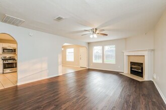 3315 Maymist Dr in Katy, TX - Foto de edificio - Building Photo