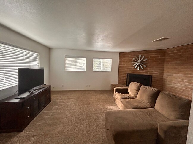 14196 Ave 352 in Visalia, CA - Building Photo - Building Photo