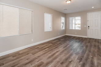 869 Shining Rose Pl in Henderson, NV - Building Photo - Building Photo