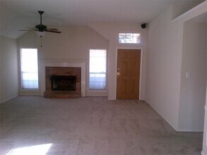 1810 Canoe Way in Carrollton, TX - Building Photo - Building Photo