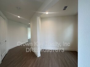 657 Heathridge St in Manteca, CA - Foto de edificio - Building Photo