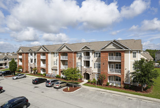 Carolina Place Apartments in Jacksonville, NC - Foto de edificio - Building Photo