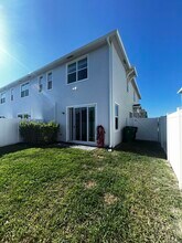 317 SE Crossoak Ln in Port St. Lucie, FL - Building Photo - Building Photo
