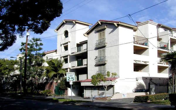 Vista Royale Apartments in Santa Ana, CA - Building Photo - Building Photo