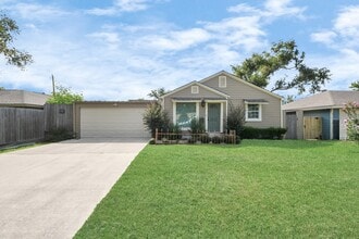 2322 Haldane Dr in Houston, TX - Building Photo - Building Photo
