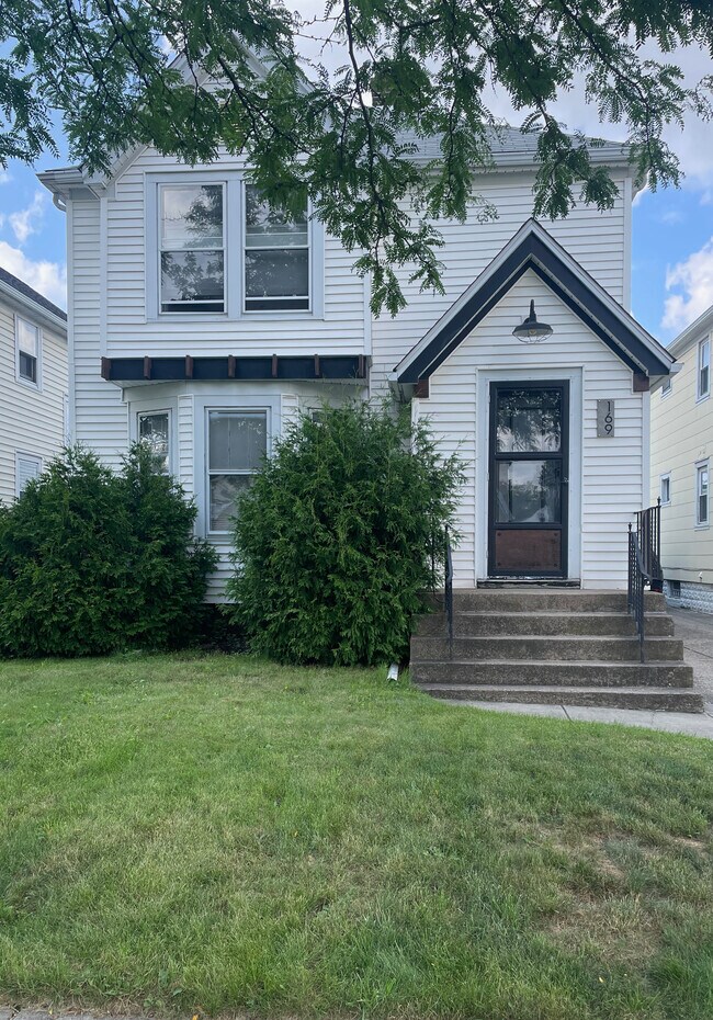 169 Shepard Ave Rentals in Kenmore, NY