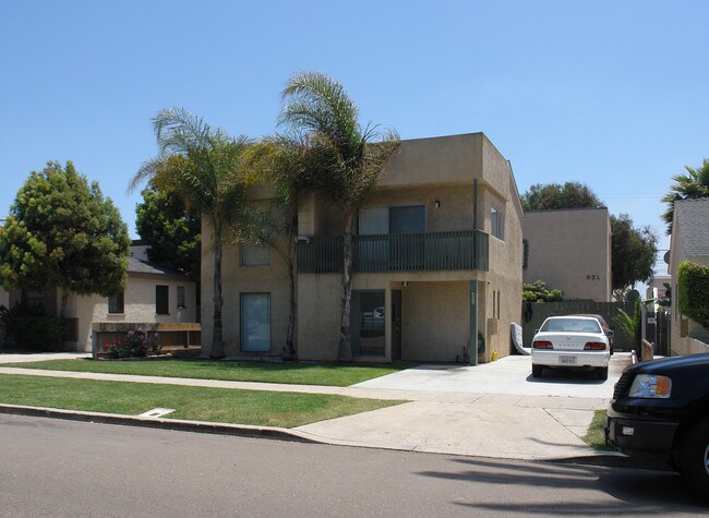 929-931 Chalcedony St in San Diego, CA - Foto de edificio - Building Photo