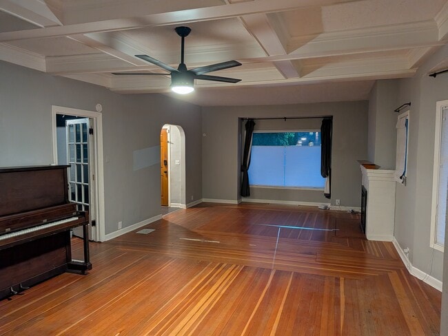 2405 NE 49th Ave in Portland, OR - Foto de edificio - Building Photo