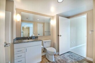 425 W Beech St in San Diego, CA - Building Photo - Building Photo