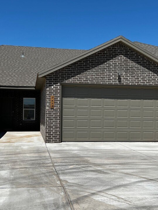 5613 Kemper St in Lubbock, TX - Building Photo