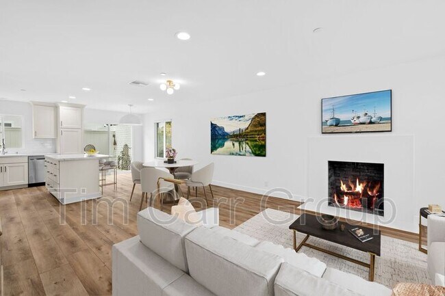 1065 Dover Dr in Newport Beach, CA - Building Photo - Building Photo