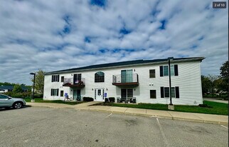 Quaker Estates in Orchard Park, NY - Building Photo