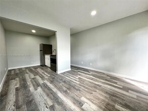 808 NW 7th Terrace in Hallandale Beach, FL - Building Photo - Building Photo