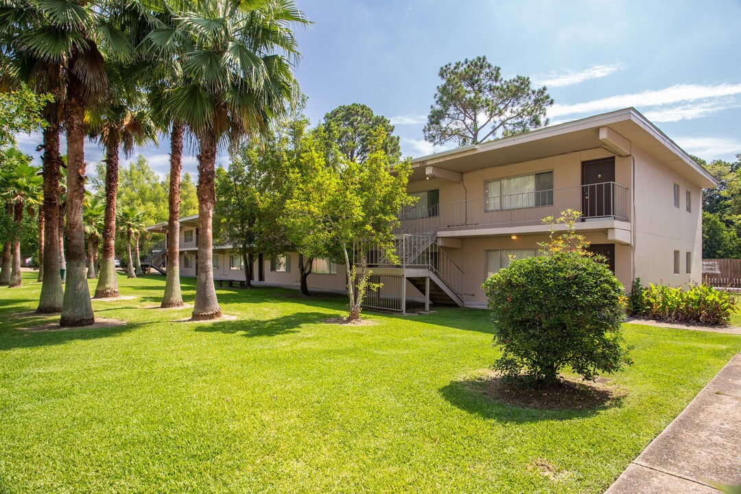 Mirage Villa Apartments in Baton Rouge, LA - Building Photo