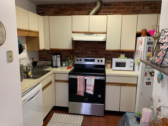 33 Brainerd Rd in Boston, MA - Foto de edificio - Building Photo