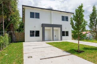 2121 NW 45th St in Miami, FL - Building Photo