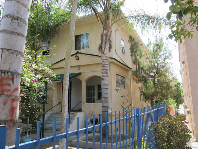 218 N Soto St in Los Angeles, CA - Foto de edificio - Building Photo