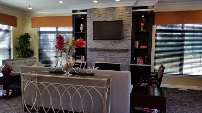 The Regency Club in Middletown, NY - Building Photo - Building Photo