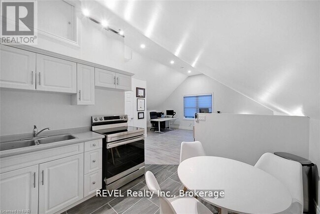 4102 Portage Rd in Niagara Falls, ON - Building Photo - Building Photo