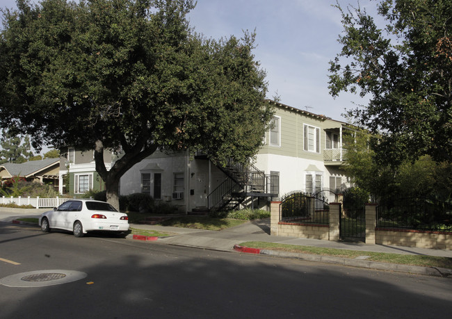 1121 N French St in Santa Ana, CA - Foto de edificio - Building Photo