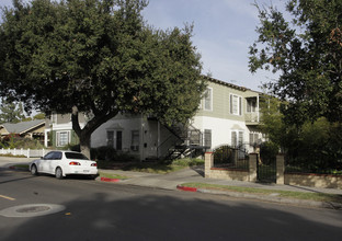 1121 N French St in Santa Ana, CA - Building Photo - Building Photo