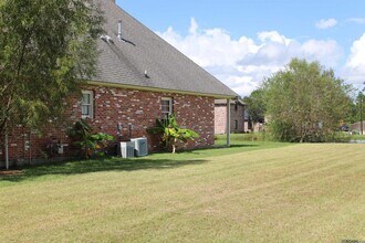 19435 S Harrells Ferry Rd in Baton Rouge, LA - Foto de edificio - Building Photo