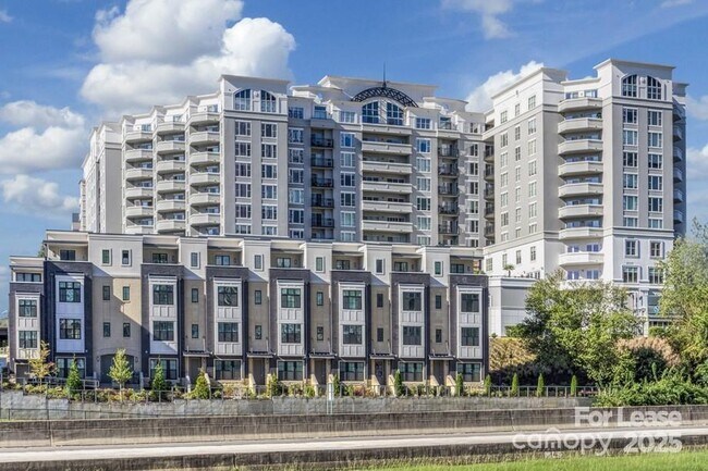 909 Camden Grandview Rd in Charlotte, NC - Building Photo - Building Photo