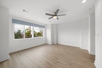 1512 Barbee St, Unit A in Houston, TX - Foto de edificio - Building Photo