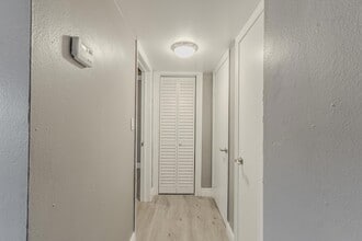 112 W 34th St, Unit 2 in Riviera Beach, FL - Building Photo - Building Photo