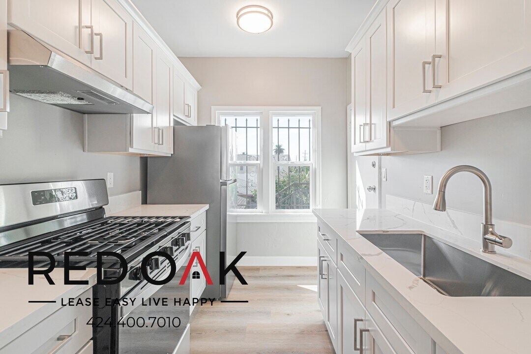 1623 W 39th Pl in Los Angeles, CA - Building Photo