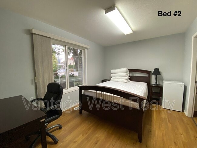 453-453 Morrison Ave in Kelowna, BC - Building Photo - Building Photo