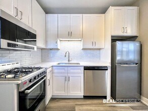 3931 N Janssen Ave, Unit 3933-N3 in Chicago, IL - Building Photo - Building Photo