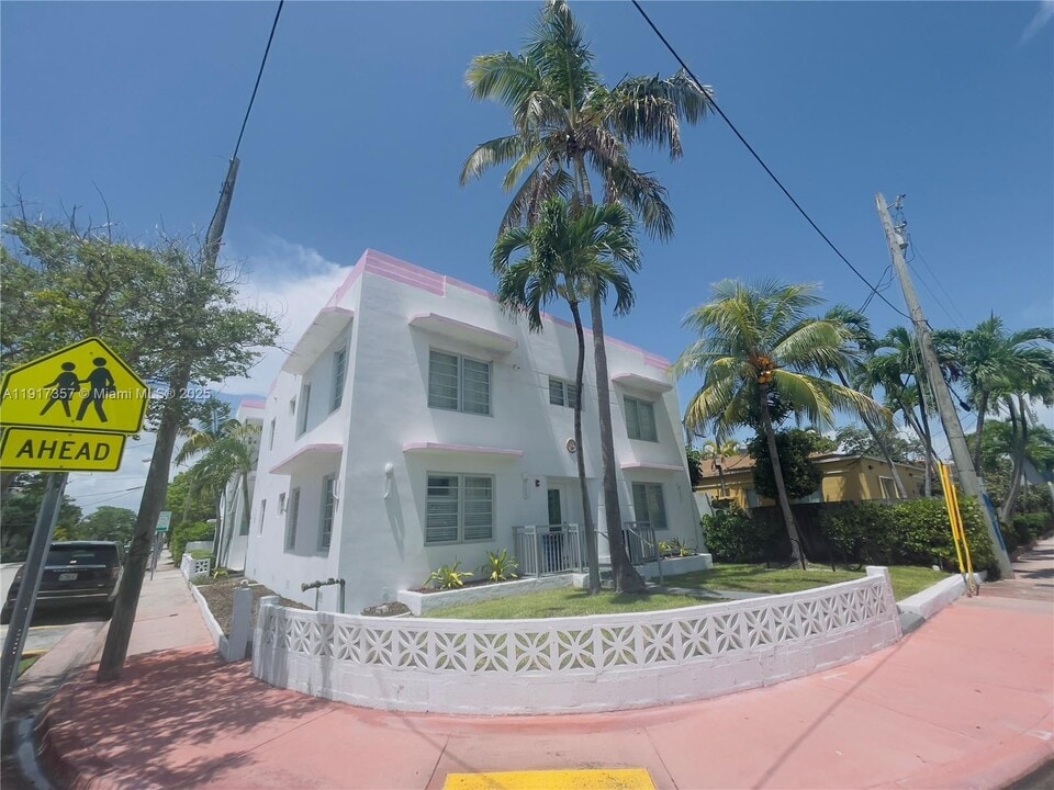 7600 Harding Ave in Miami Beach, FL - Foto de edificio
