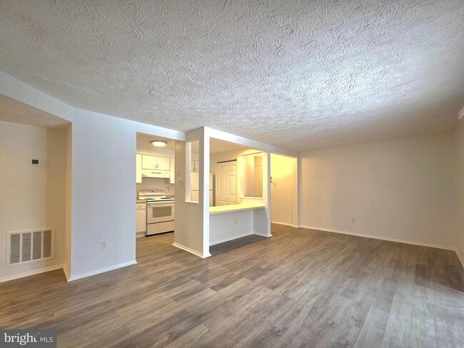 8380 Brockham Dr in Alexandria, VA - Building Photo - Building Photo