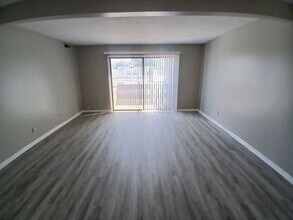 106 N McKinley Ave in Muncie, IN - Foto de edificio - Building Photo